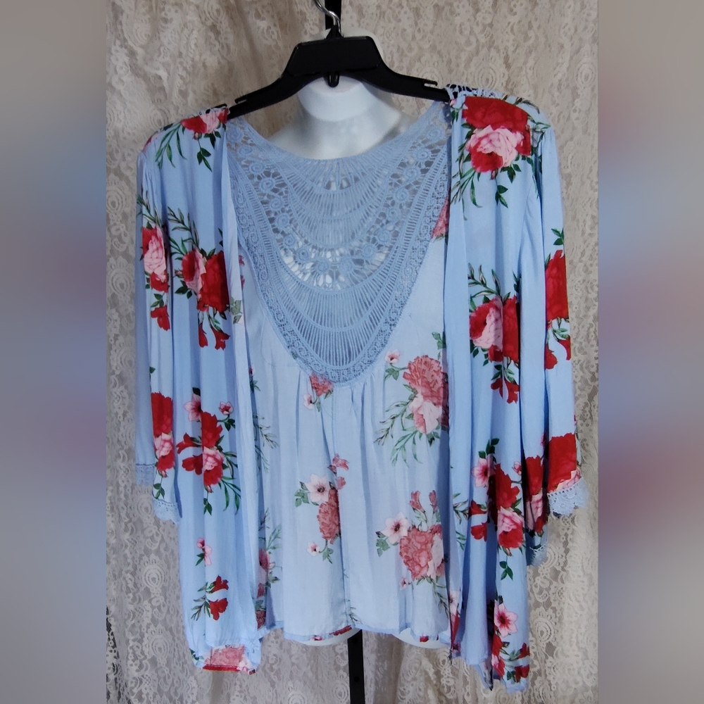 🏵️🏵️ 2/$15 🏵️🏵️ Blue With Red Roses Open Front Kimono/Cardigan Lace Nwot
